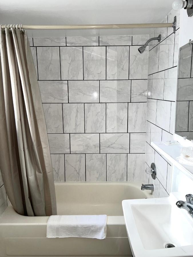 Fairway Inn By The Falls ไนแอการาฟอลส์ ภายนอก รูปภาพ