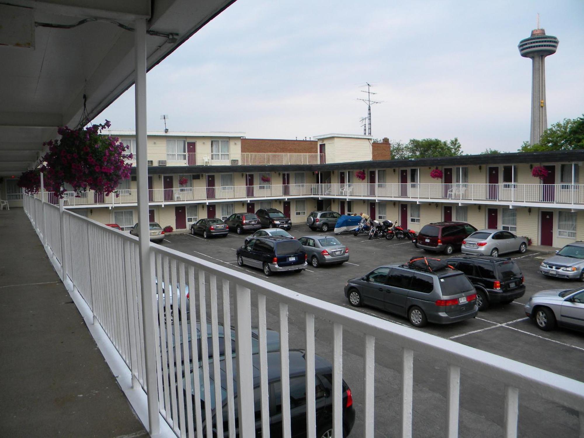 Fairway Inn By The Falls ไนแอการาฟอลส์ ภายนอก รูปภาพ