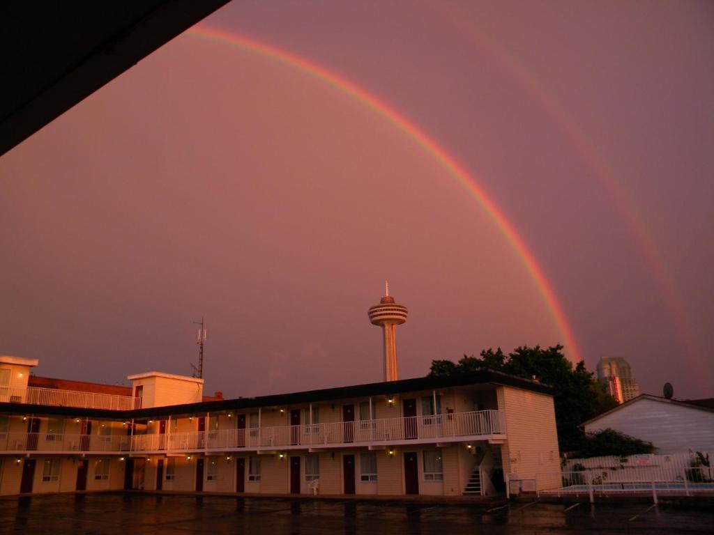 Fairway Inn By The Falls ไนแอการาฟอลส์ ภายนอก รูปภาพ