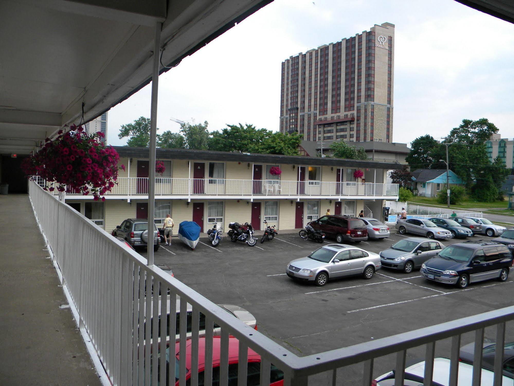 Fairway Inn By The Falls ไนแอการาฟอลส์ ภายนอก รูปภาพ