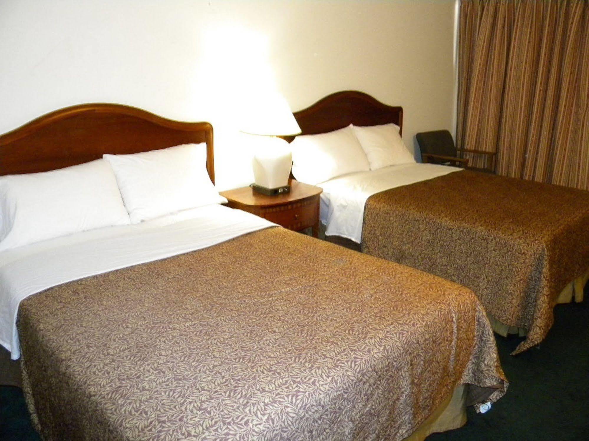 Fairway Inn By The Falls ไนแอการาฟอลส์ ภายนอก รูปภาพ